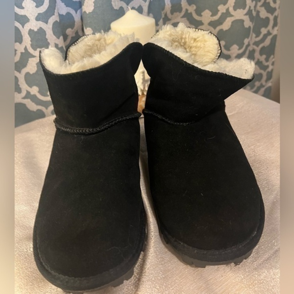 Tommy Bahama Suede Winter Short Boots - 8-9